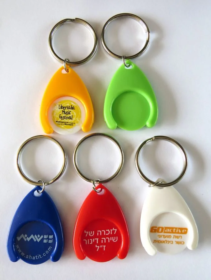 מחזיק מפתחות מפלסטיק לעגלה,נינה - תמונה 2